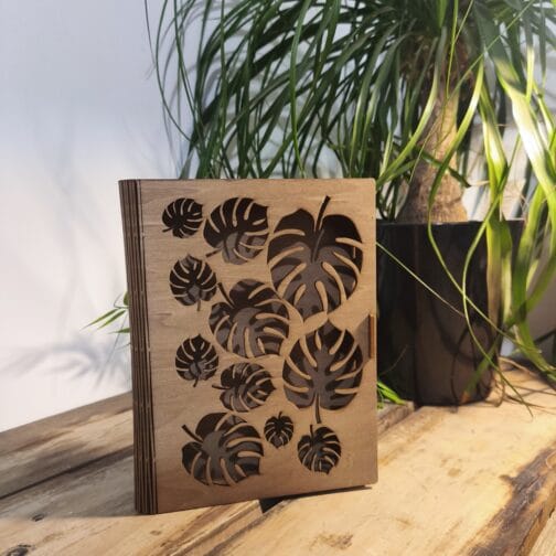 Coffret Livre en Bois Gravé “Monstera” | Écrin de Rangement Nature & Design | Charnière Flexible