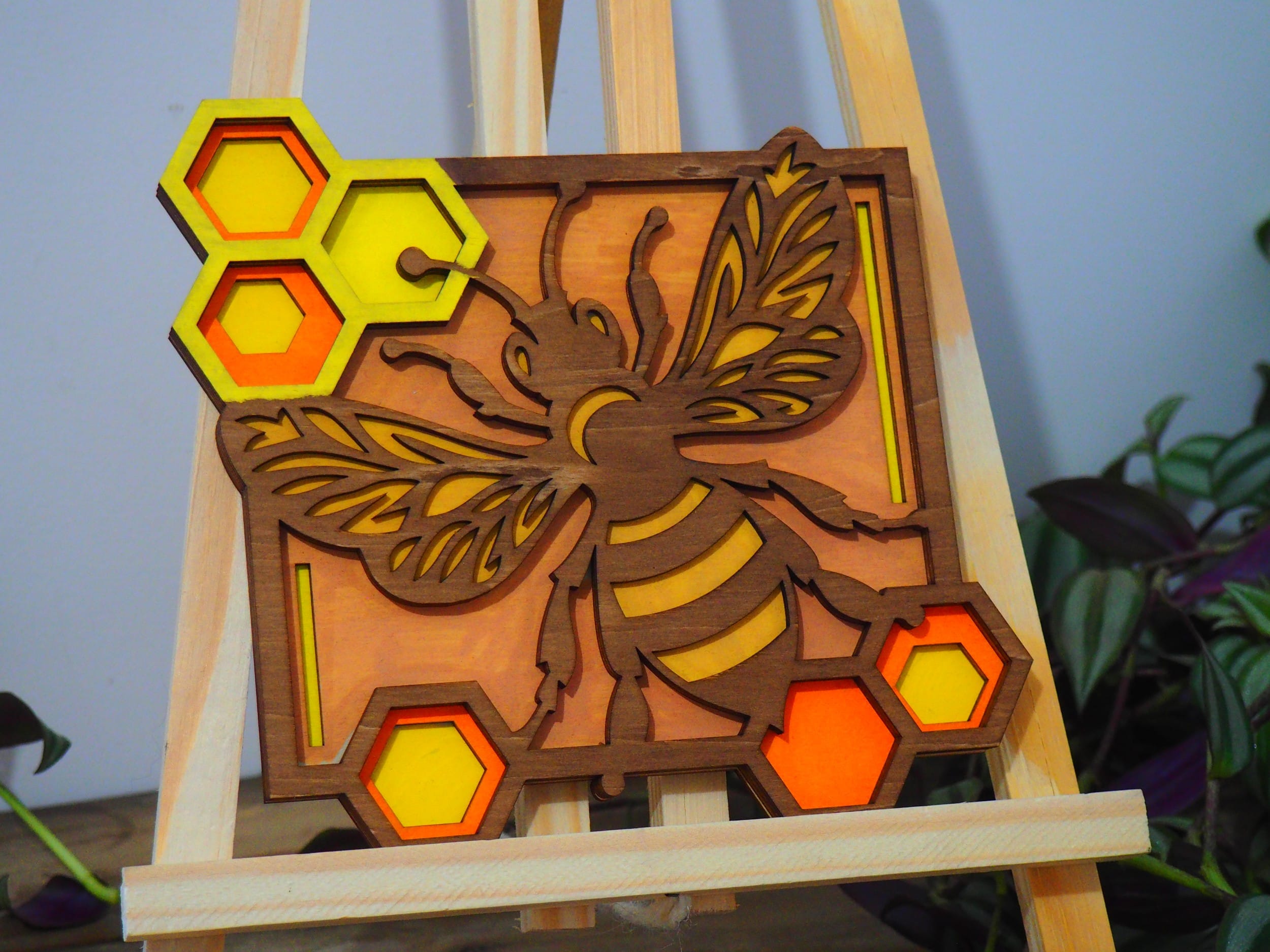 Décoration Murale Multicouche en Bois L'abeille et ses Alvéoles – Image 2