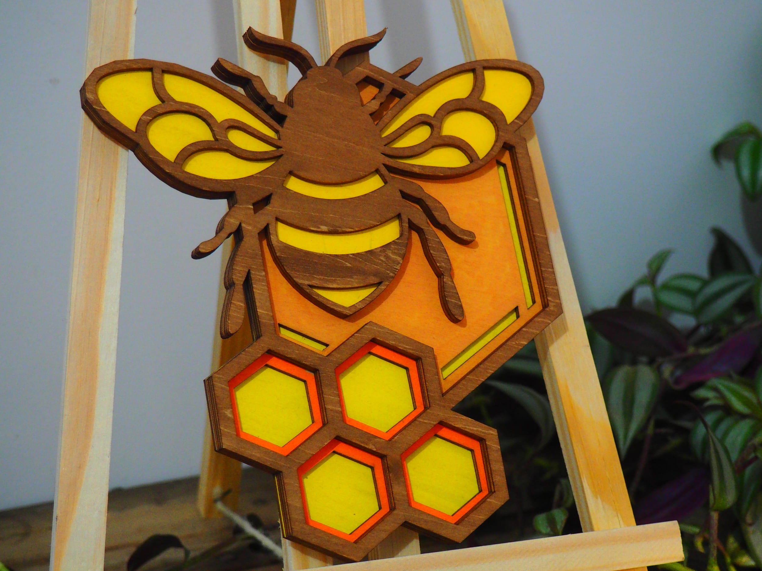 Décoration murale abeille et nid d'abeille octogonal en bois gravé et découpé au laser, artisanat Ardèche