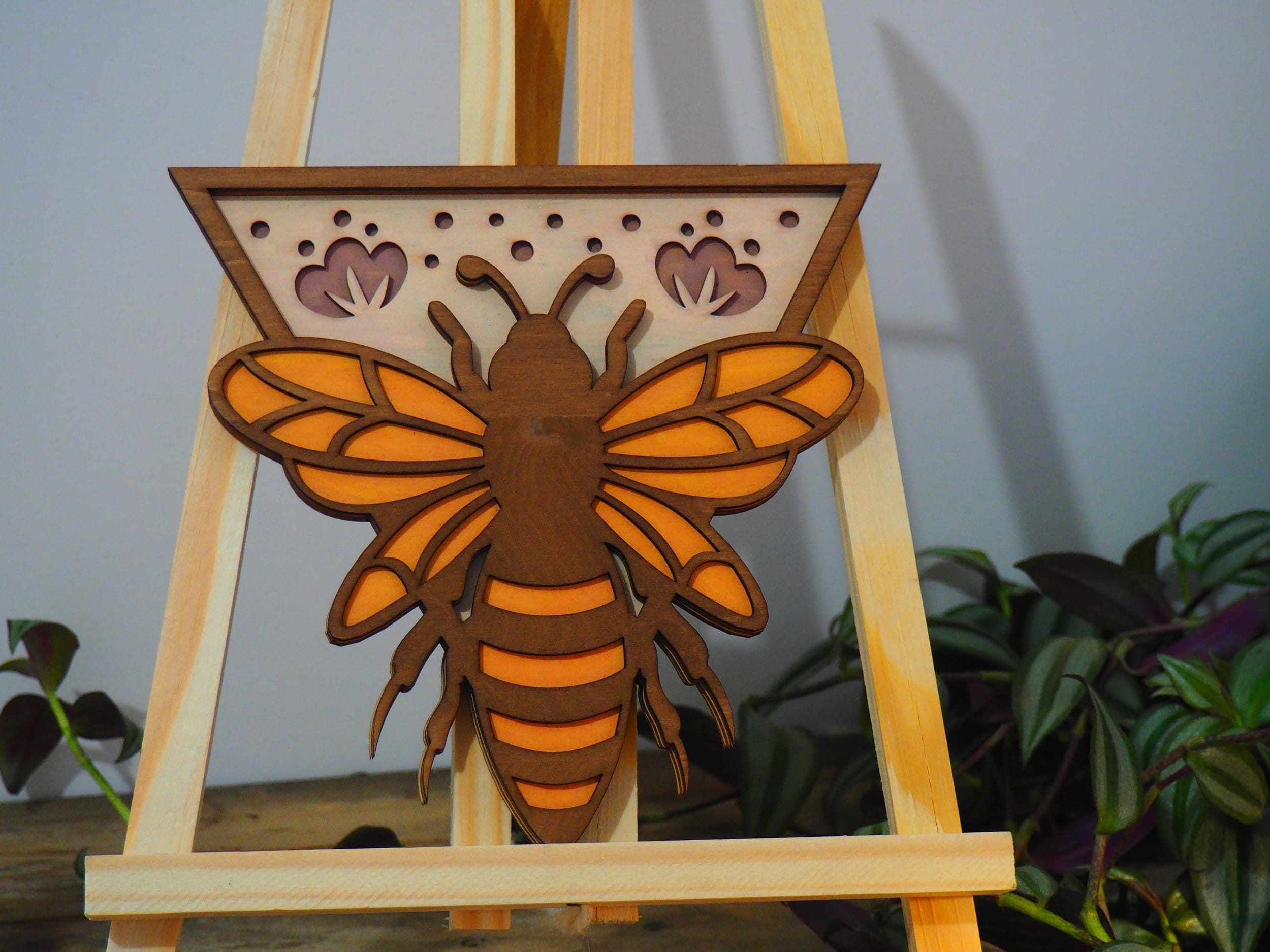 Décoration murale abeille et nid d'abeille en bois gravé et découpé au laser, artisanat Ardèche