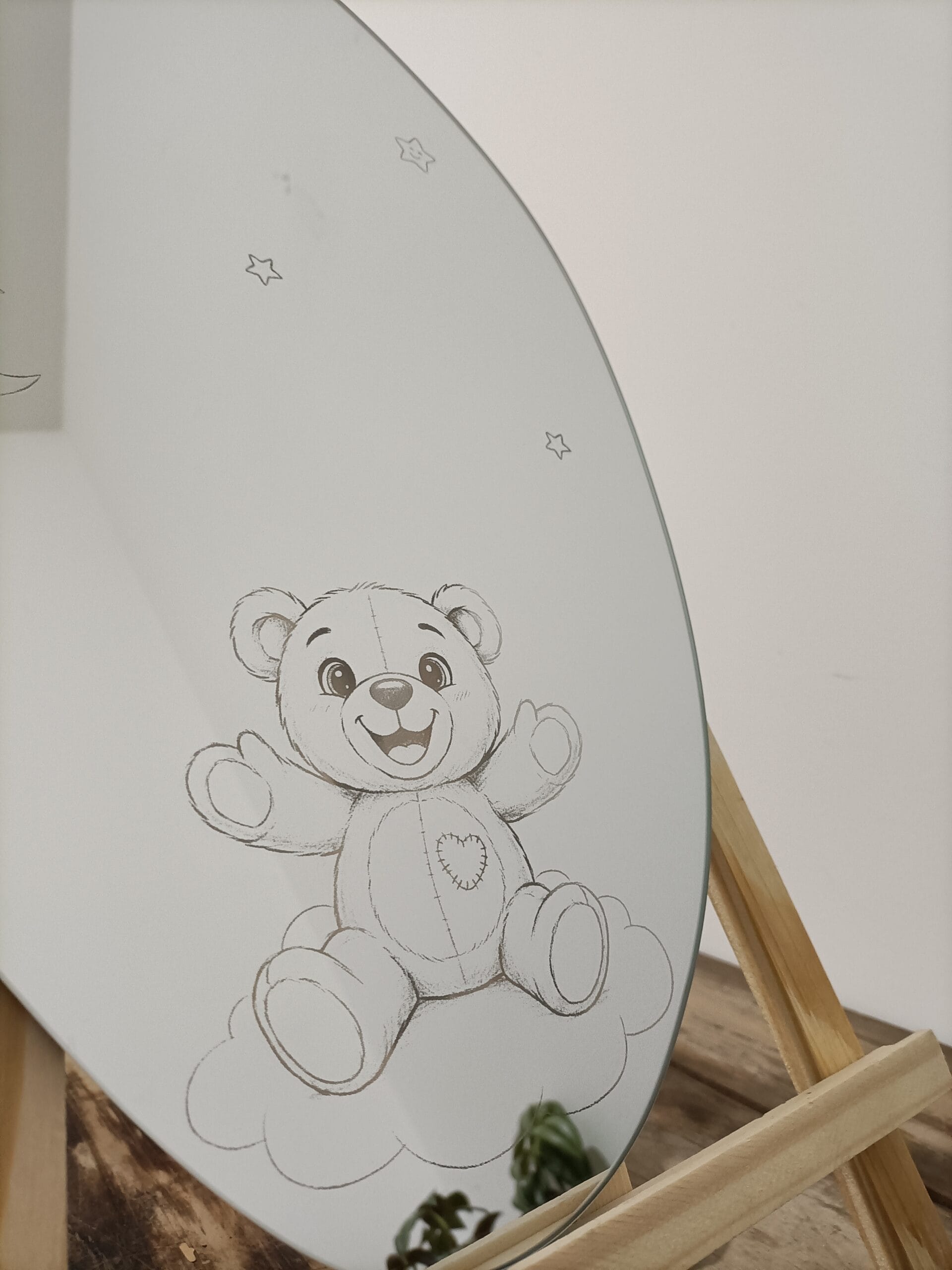 ourson gravé sur miroir zoom