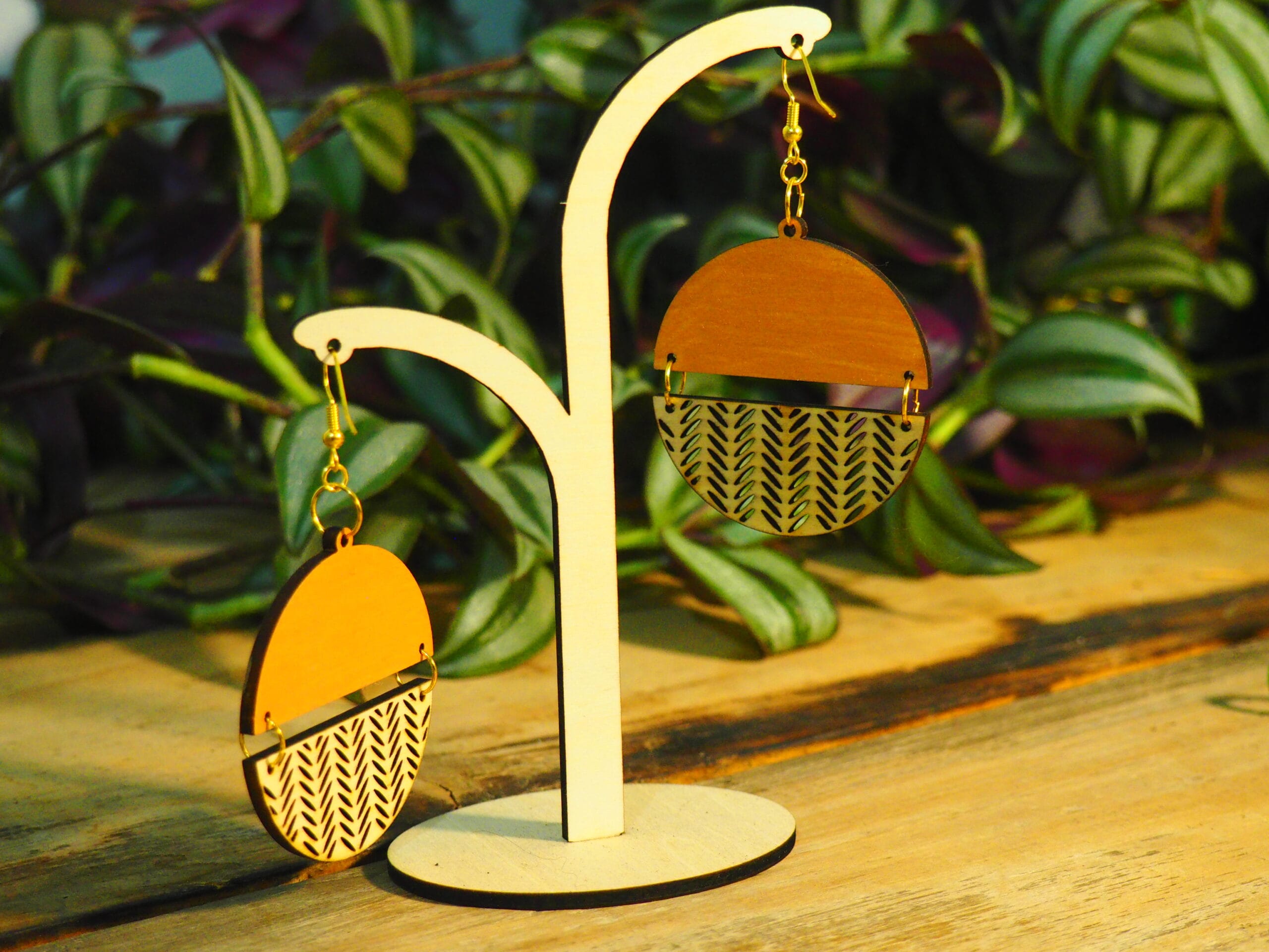 Boucles d'oreilles pendantes en bois découpé laser, design gouttes géométriques arrière