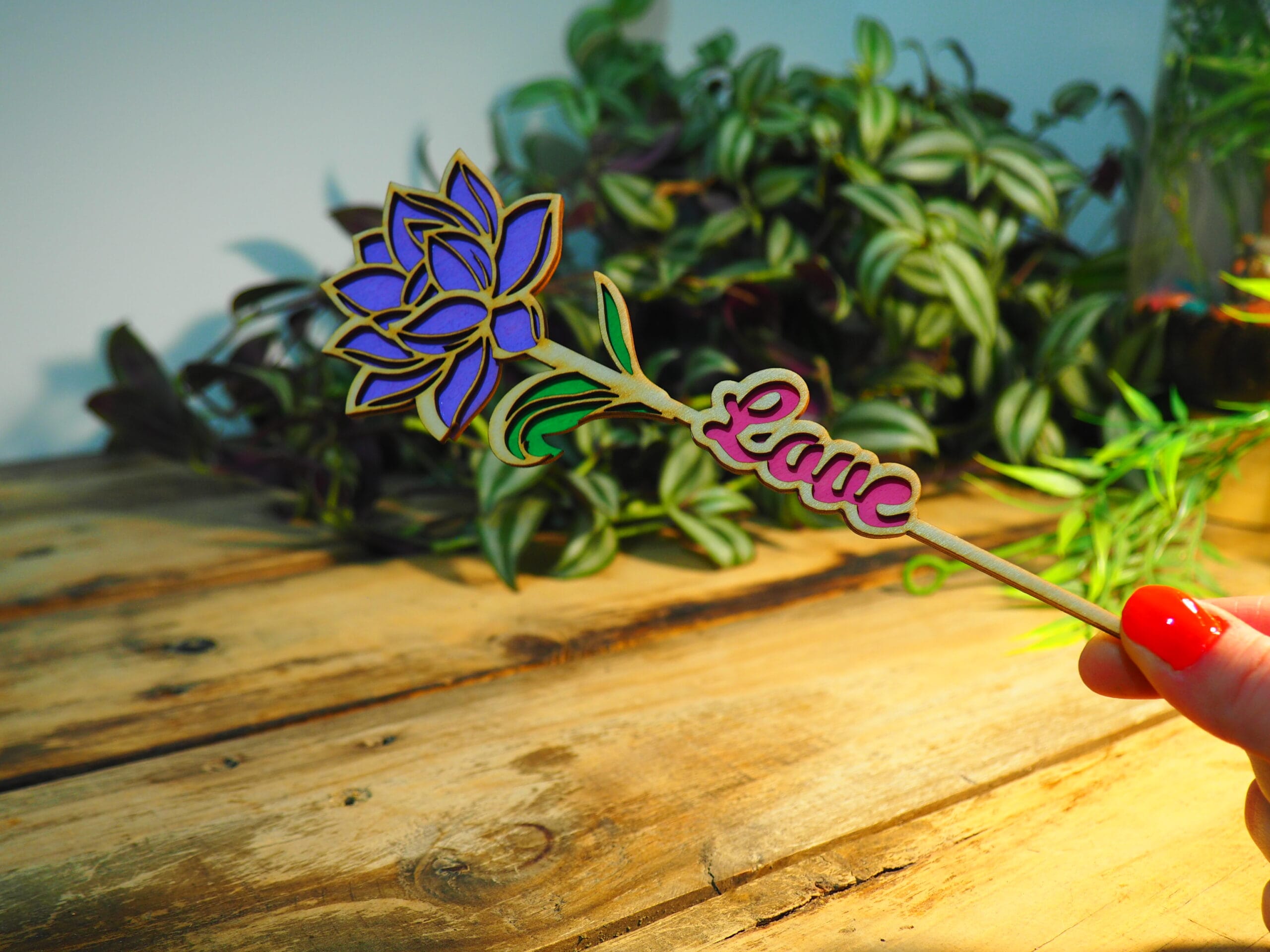 Cadeau original fête des mères ou Saint-Valentin, fleurs en bois qui ne fanent jamais.