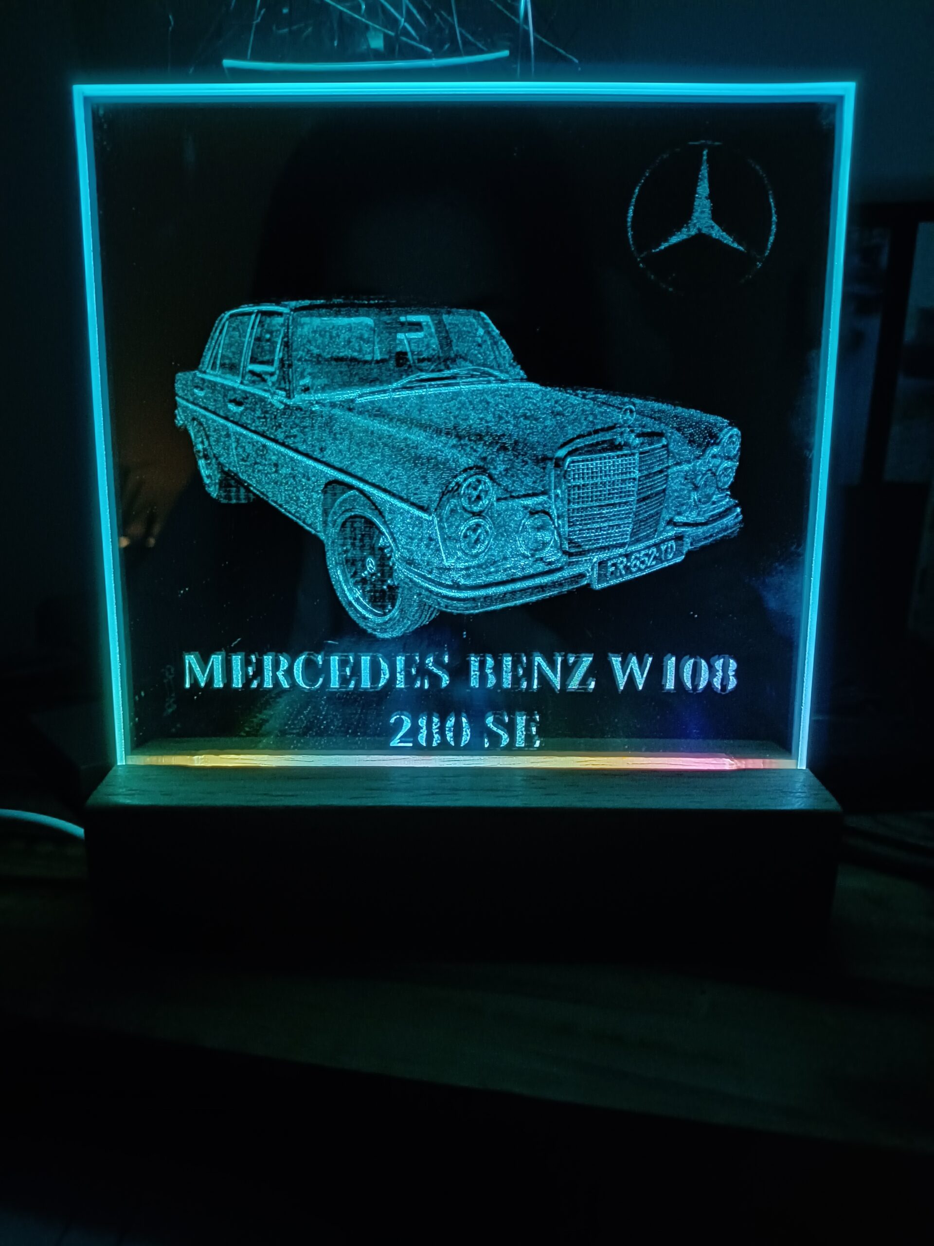 Miroir gravé lumineux mercedes. artisanat Ardèche