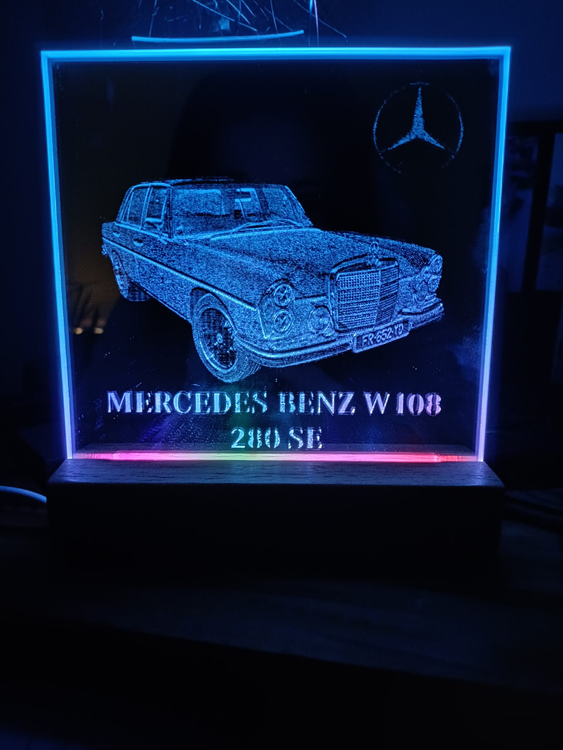 Miroir gravé lumineux mercedes. artisanat Ardèche