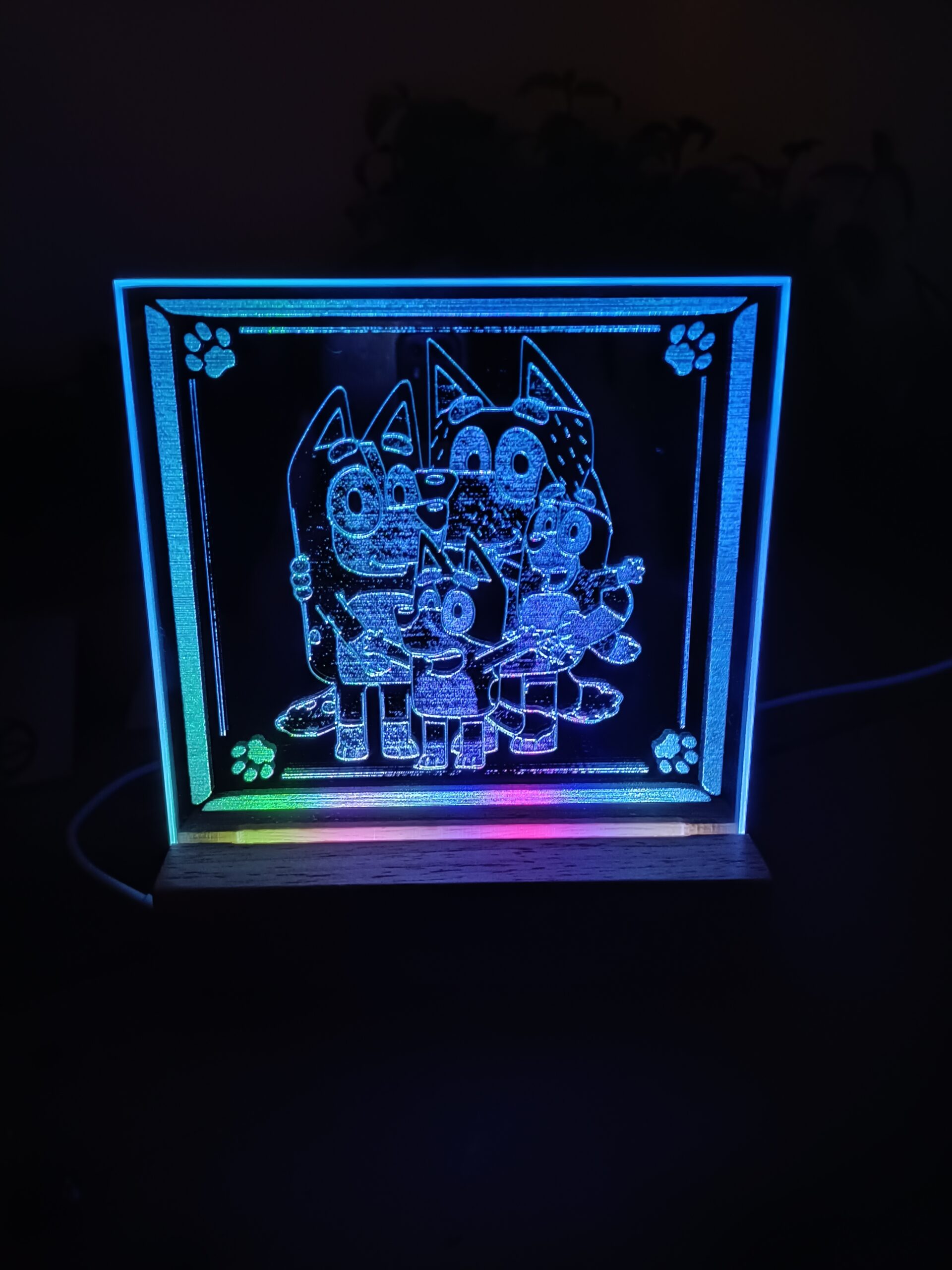 miroir gravé lumineux bluey et sa famille. artisanat Ardèche