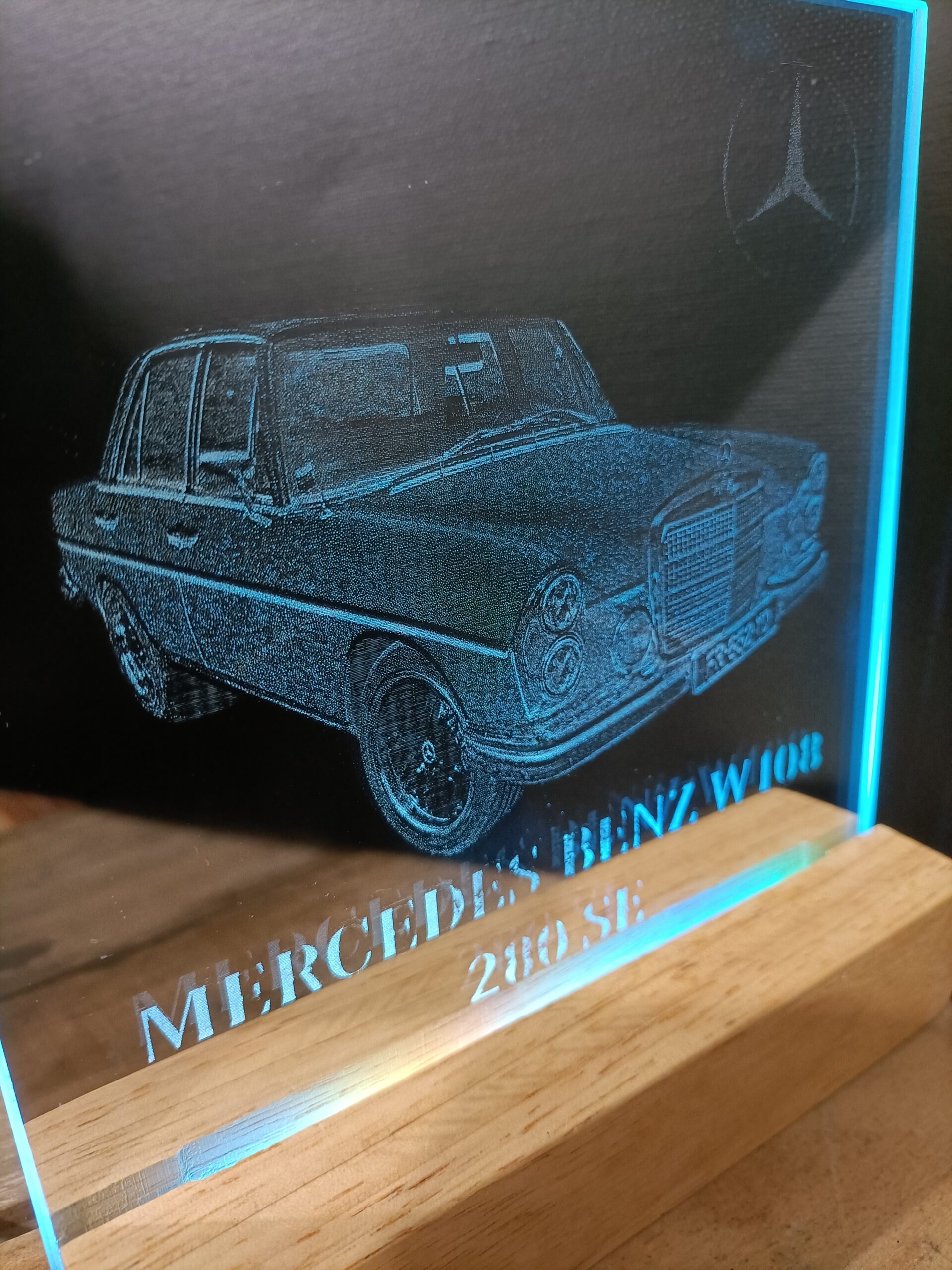 Miroir gravé lumineux mercedes. artisanat Ardèche