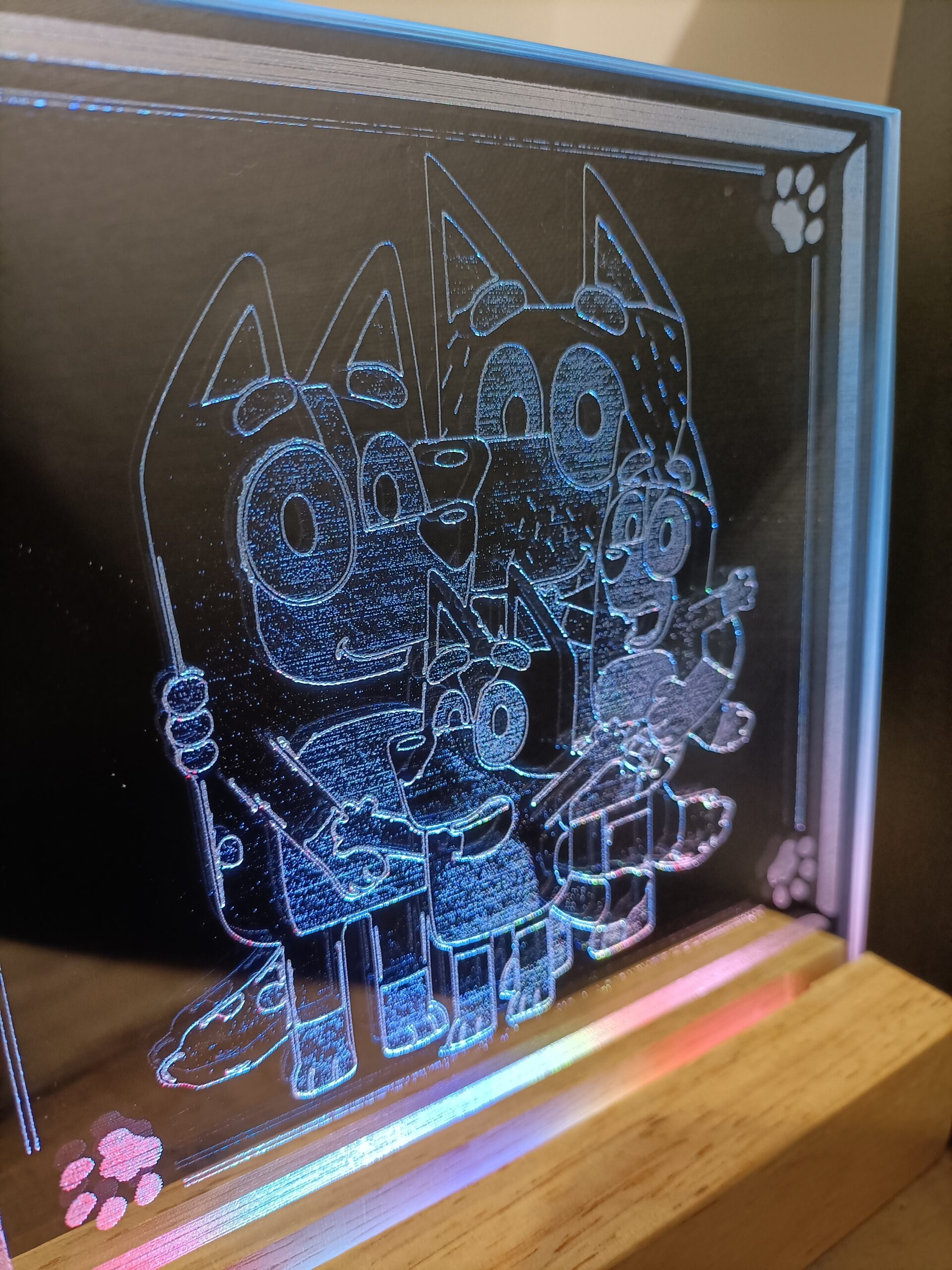 miroir gravé lumineux bluey et sa famille. artisanat Ardèche