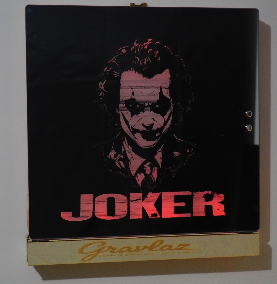 Miroir Gravé lumineux Joker - Illuminez votre côté sombre – Image 3