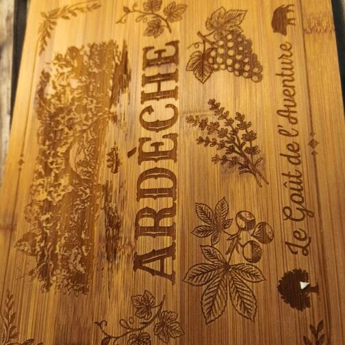 Planche apéro gravée Ardèche en bois