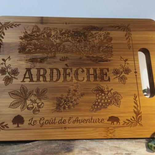 Planche apéro gravée Ardèche en bois