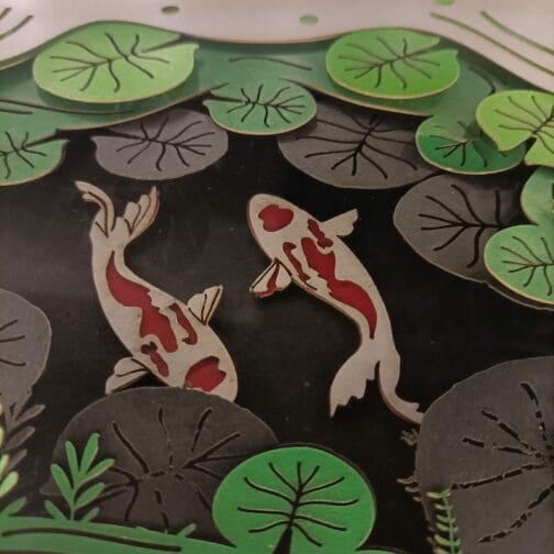 Tableau lumineux carpes Koï – Découpe de papier en relief